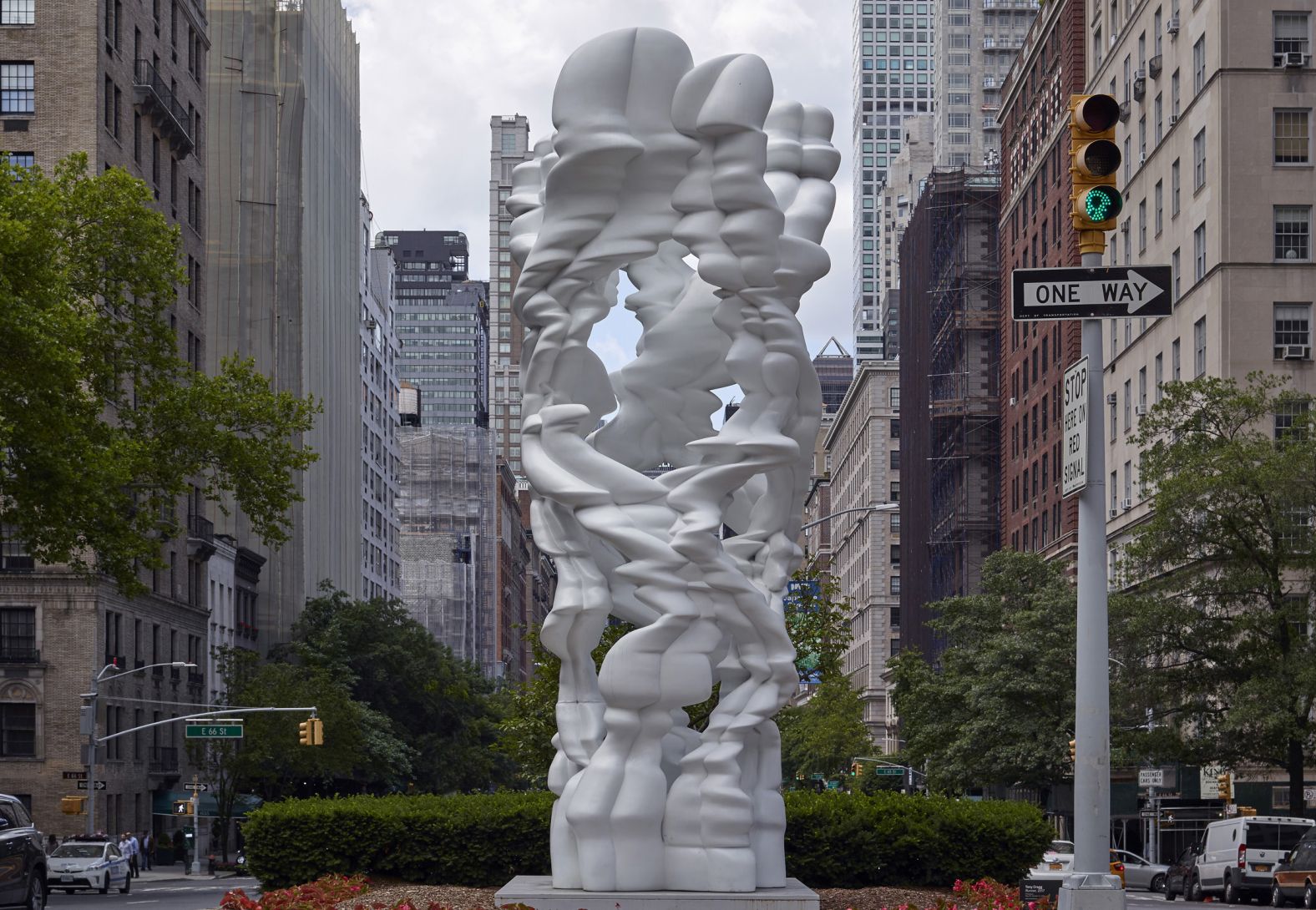 Tony Cragg: Monumental Sculptures (Park Avenue Malls)